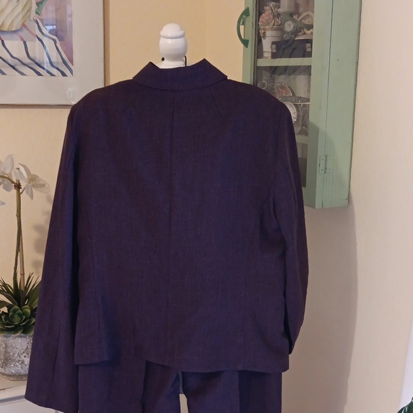 NWT. Courtenay Two Piece Brown Suit. - Picture 9 of 15